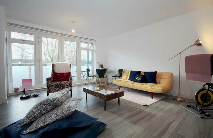 2 Bedroom Flat To Rent In Orchid House, Northwood, HA6