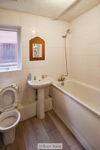 Property To Rent In Brimfield Road, Purfleet-On-Thames, Essex, RM19