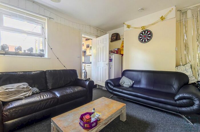 4 Bedroom End Of Terrace House To Rent In Denzil Road, Guildford, GU2