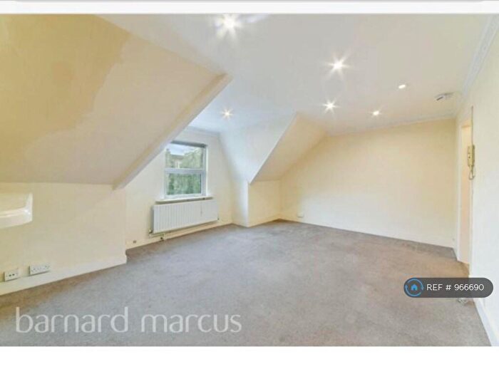 Studio To Rent In Heathfield Road, Croydon, CR0