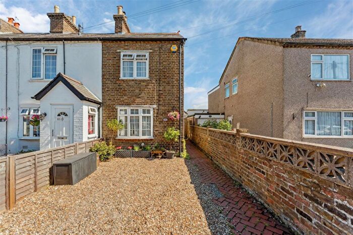 3 Bedroom Cottage For Sale In Newtown Road, New Denham, UB9