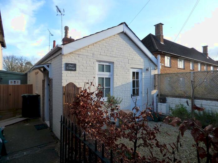 1 Bedroom Semi-Detached Bungalow To Rent In Queen Street, Gillingham, Dorset, SP8
