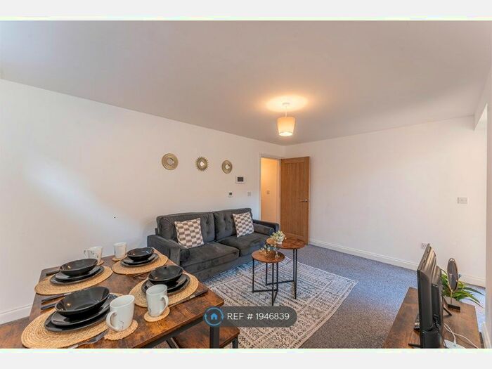 2 Bedroom Flat To Rent In Nurses Doctors Professionals, Luton, LU1