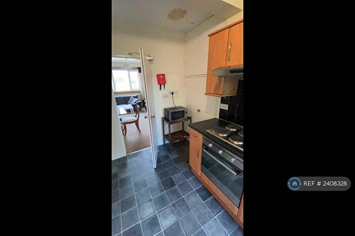 3 Bedroom Flat To Rent In Alexander Drive, Edinburgh, EH11