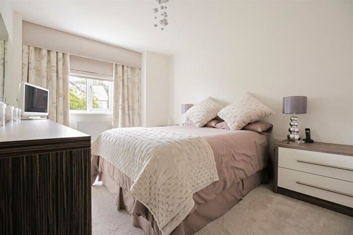 2 Bedroom Flat To Rent In Brentford, London, TW8