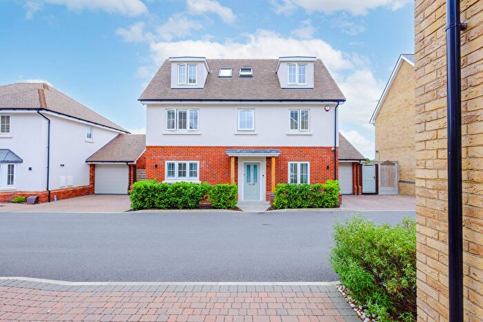 4 Bedroom Detached House For Sale In Chase Mews, Benfleet, SS7