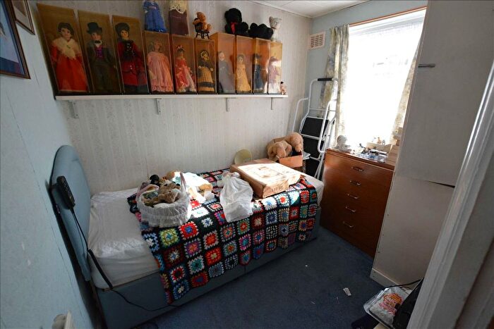 2 Bedroom Terraced House For Sale In Fernside Avenue, Feltham, Middlesex, TW13