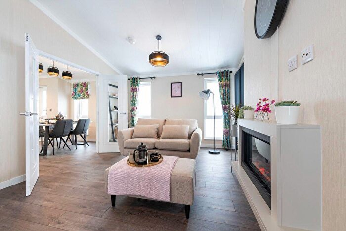 2 Bedroom Park Home For Sale In Linford, Stanford-le-Hope, SS17
