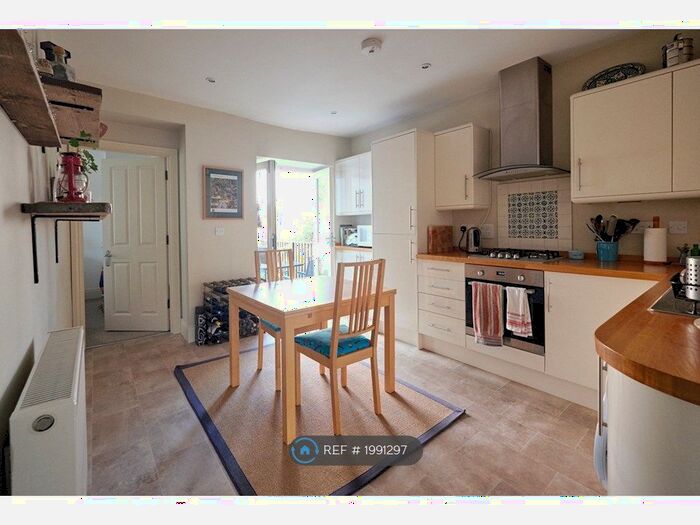 2 Bedroom Flat To Rent In Cotham Brow, Bristol, BS6