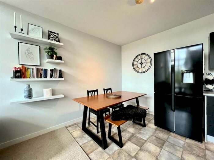 2 Bedroom Apartment To Rent In Altrincham Road, Manchester, M22