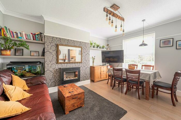 2 Bedroom Maisonette To Rent In Masefield Crescent, Oakwood, London, N14