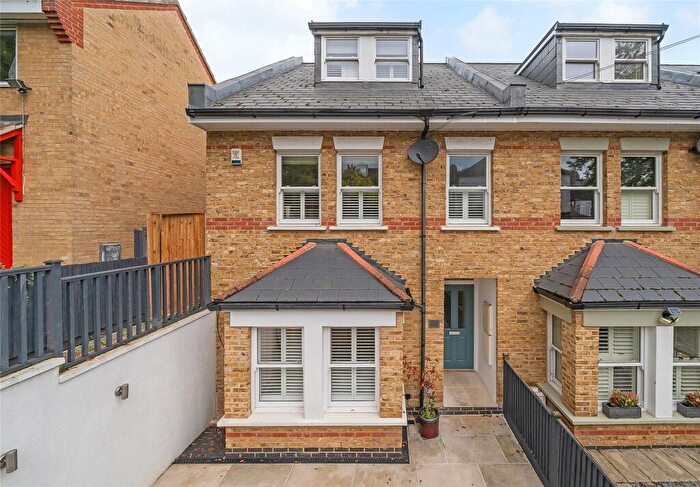 4 Bedroom End Of Terrace House For Sale In Donkey Alley, London, SE22