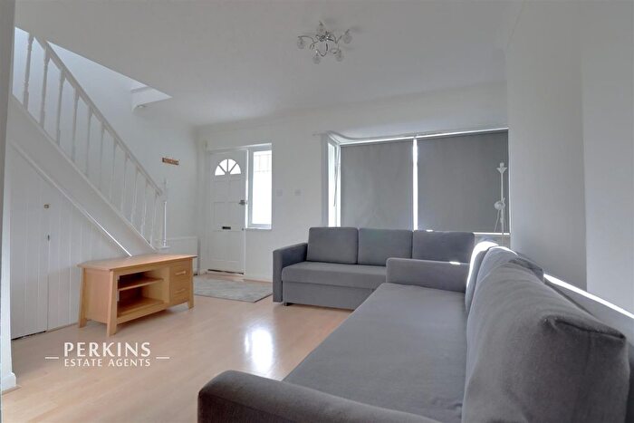 2 Bedroom Semi-Detached House To Rent In Northolt, UB5