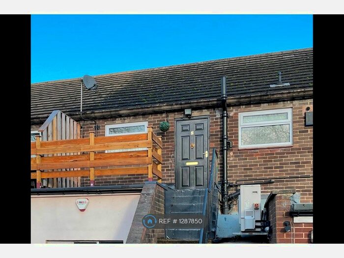 2 Bedroom Flat To Rent In The Parade, Bramhope, Leeds LS16