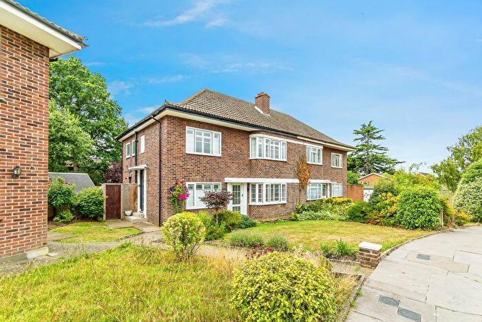 2 Bedroom Maisonette For Sale In Lyconby Gardens, Croydon, CR0