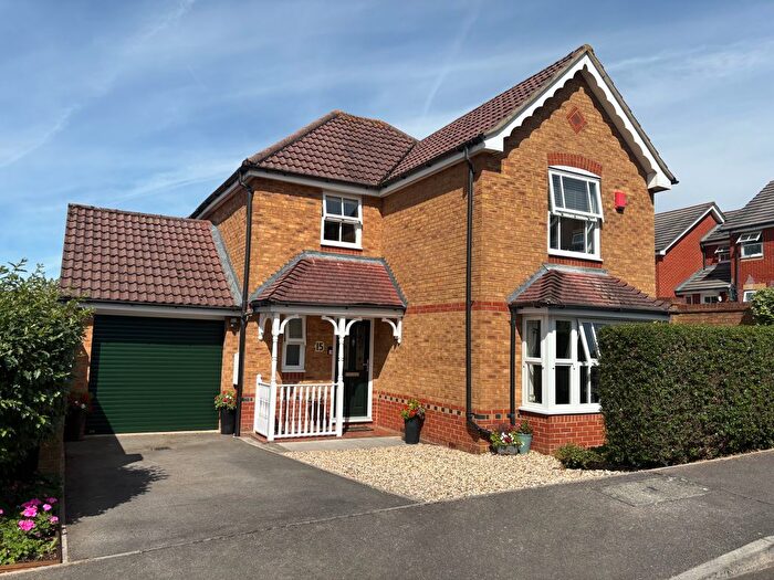 3 Bedroom Detached House For Sale In Bluebell Way, Thatcham, RG18