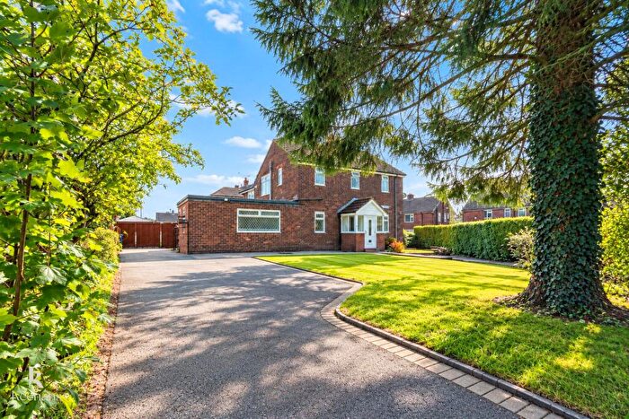 3 Bedroom Semi-Detached House For Sale In Plumpton Drive, Bury, BL9