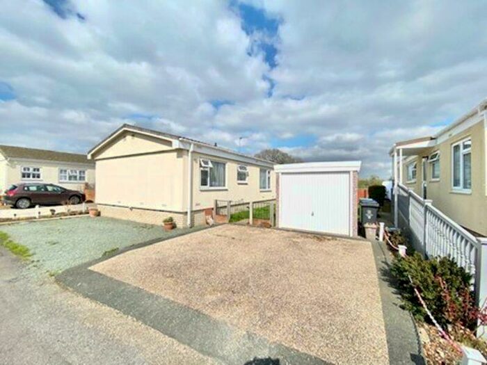2 Bedroom Detached Bungalow For Sale In Wooburn Common Road, High Wycombe, HP10