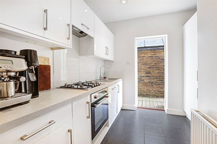 2 Bedroom Flat To Rent In Chipstead Street, London, SW6