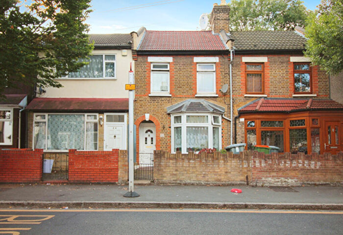 3 Bedroom Terraced House For Sale In Park Avenue, London, E6