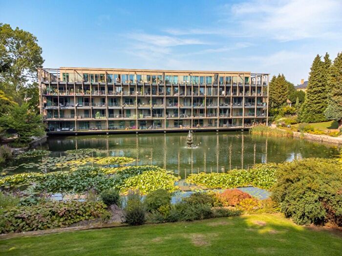 3 Bedroom Apartment To Rent In Alderley Park, SK10