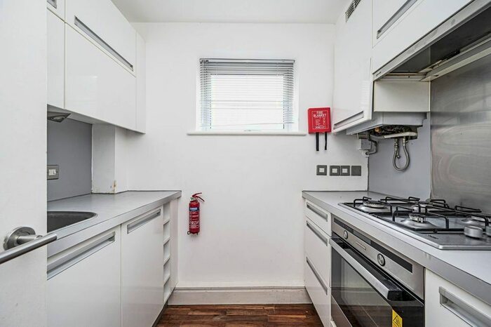 2 Bedroom Flat To Rent In Elizabeth Mews, Bethnal Green, London, E2