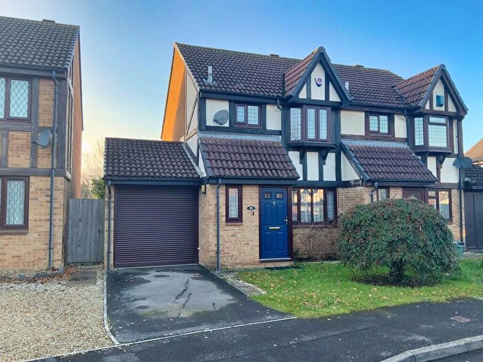 3 Bedroom Semi Detached House For Sale In Homefield, Yate, BS37