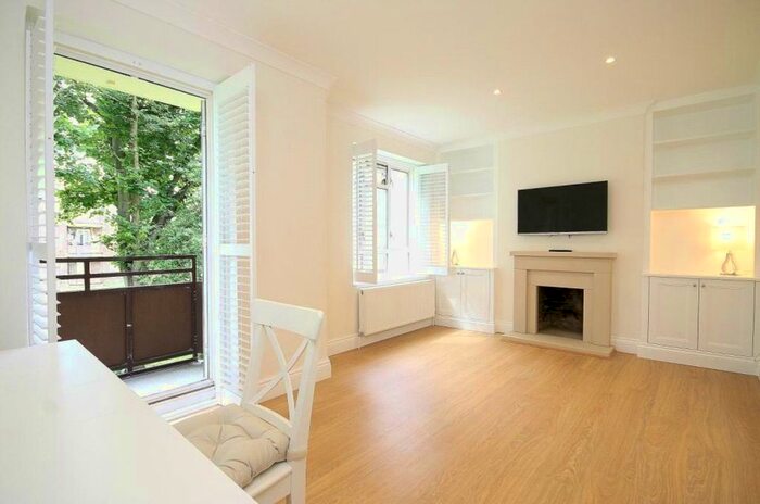 3 Bedroom Flat To Rent In Bonner House, Aubyn Square, SW15