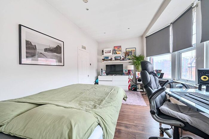 Studio For Sale In Green Lanes, Enfield, London, N21