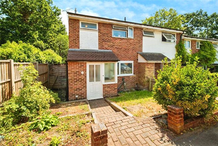 3 Bedroom End Of Terrace House For Sale In Hartford Rise, Camberley, Surrey, GU15