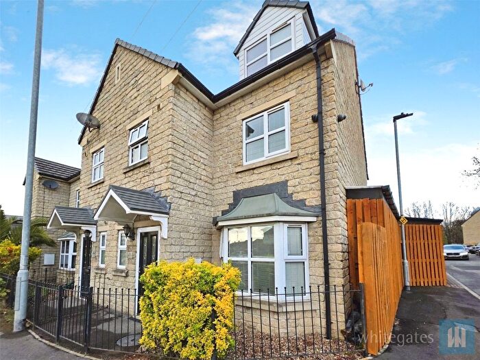 4 Bedroom Town House For Sale In Slaithwaite Road, Dewsbury, West Yorkshire, WF12