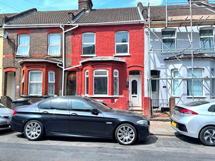 3 Bedroom Terraced House To Rent In Vernon Road, Luton, LU1
