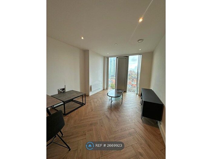 2 Bedroom Flat To Rent In Elizabeth Tower At Crown Street, Manchester, M15