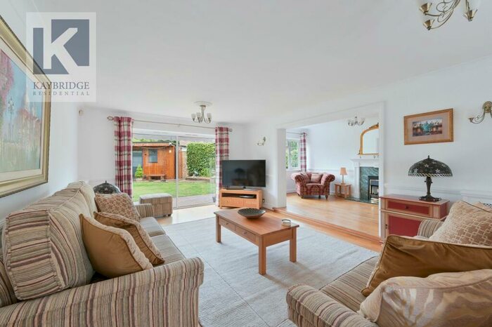 5 Bedroom Detached House For Sale In Chatsfield, Epsom, KT17