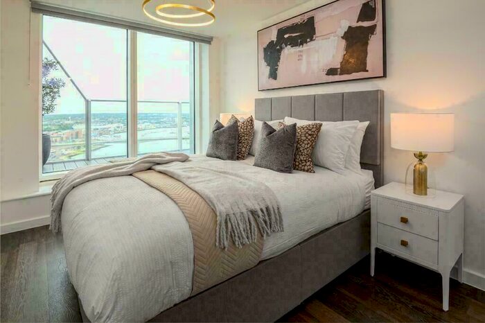 2 Bedroom Apartment To Rent In Centenary Plaza, Southampton, Hampshire, SO19