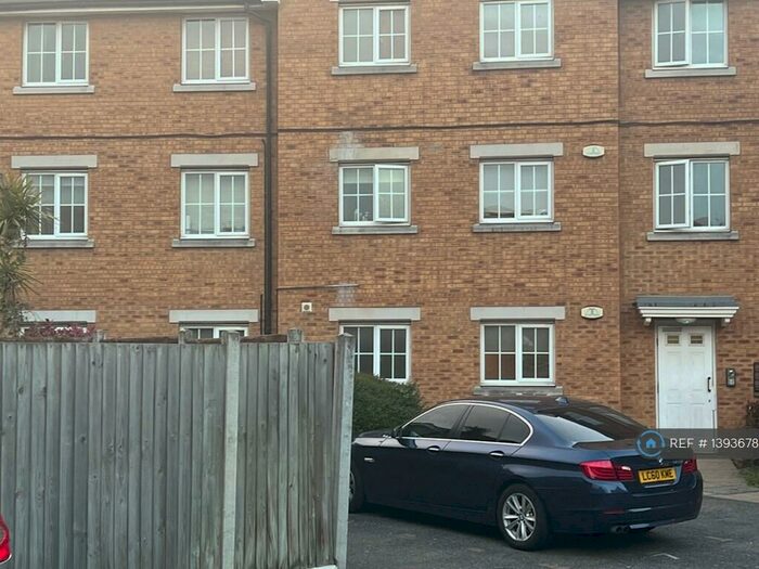 2 Bedroom Flat To Rent In Parnell Close, Chafford Hundred, Grays, RM16