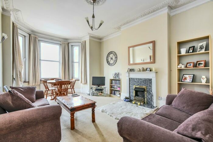 1 Bedroom Flat To Rent In Lavender Hill, Battersea, London, SW11