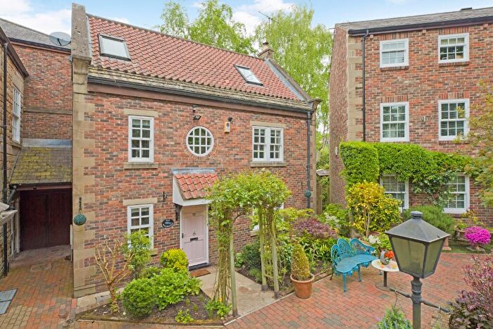 3 Bedroom Detached House For Sale In Waterside, Knaresborough, North Yorkshire, HG5