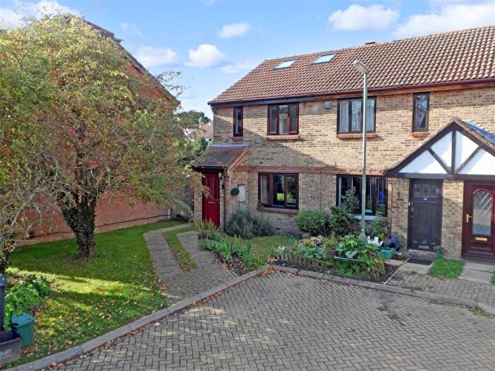 3 Bedroom Semi-Detached House For Sale In Parkhurst Grove, Horley, RH6