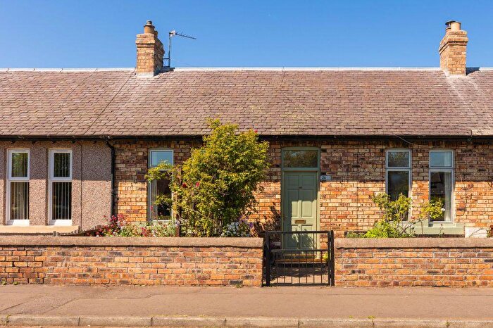 2 Bedroom Cottage For Sale In Laird Terrace, Bonnyrigg, EH19