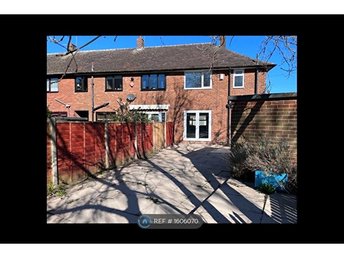 2 Bedroom End Of Terrace House To Rent In Fillingfir Drive, Leeds, LS16