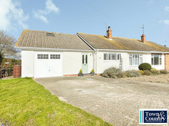 3 Bedroom Bungalow For Sale In Greenhurst Road, Brightlingsea, CO7