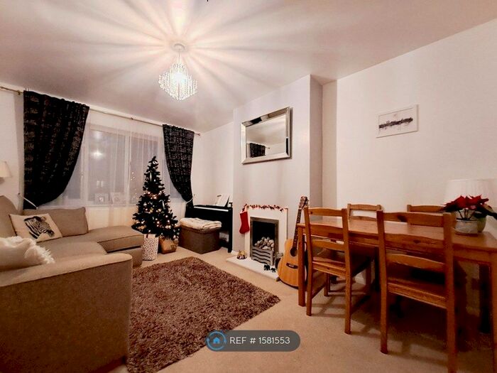 2 Bedroom Maisonette To Rent In Cemmaes Meadow, Hemel Hempstead, HP1