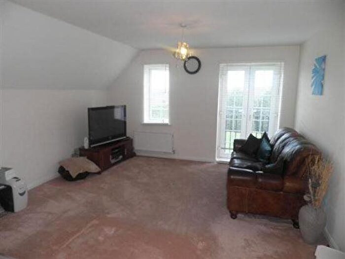 2 Bedroom Flat To Rent In Prospect Close, Bushey, WD23