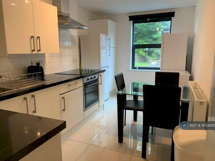 4 Bedroom Flat To Rent In Clarendon Road, Leeds, LS2