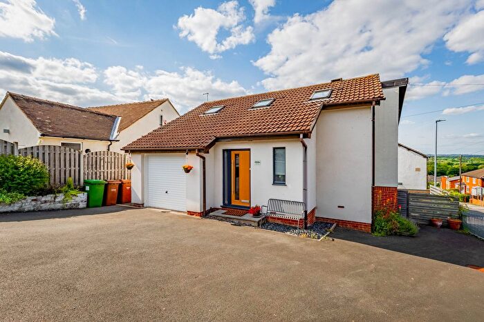 3 Bedroom Detached House For Sale In Hollin Lane, Crigglestone, WF4