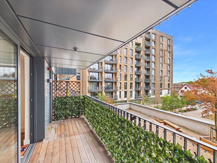 2 Bedroom Flat For Sale In Mill Mead, Staines-Upon-Thames, Surrey, TW18