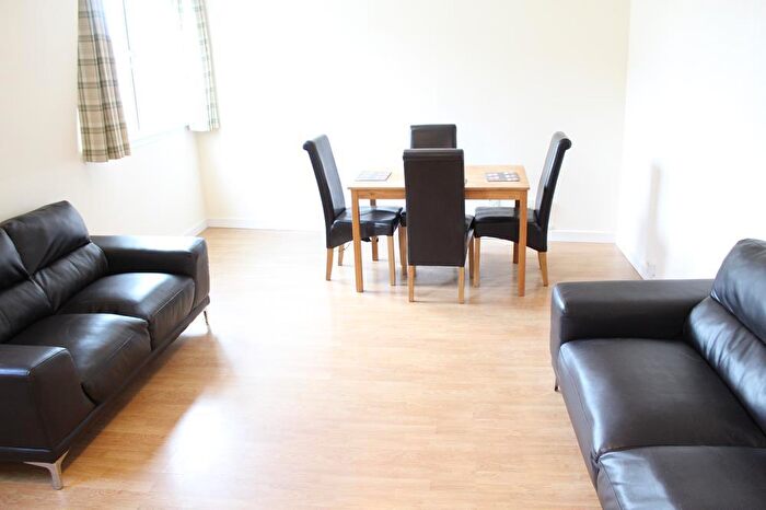 2 Bedroom Flat To Rent In Maberly Street, Flat D, Top Floor Right, AB25