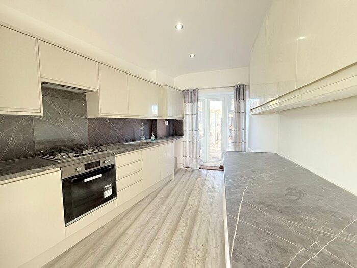3 Bedroom Terraced House To Rent In Ilford, IG4