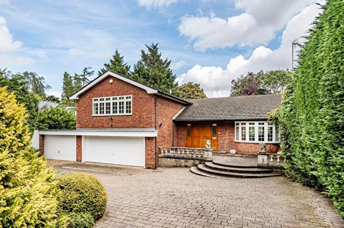3 Bedroom Detached House For Sale In The Pastures, Totteridge, N20